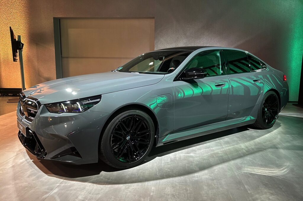 BMW-M5-G90-Grigio-Telesto-Individual-Live-04-1024x681.jpg