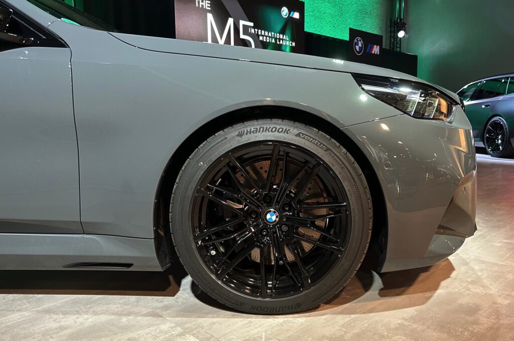 BMW-M5-G90-Grigio-Telesto-Individual-Live-08-1024x681.jpg