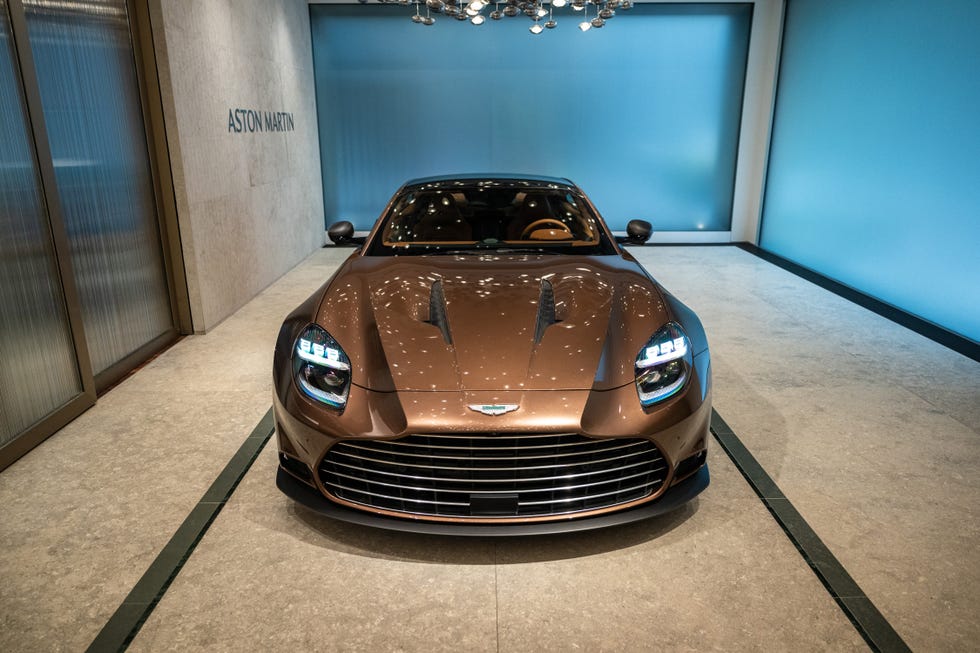 2025-aston-martin-vanquish-112-66d09753edd9a.jpg