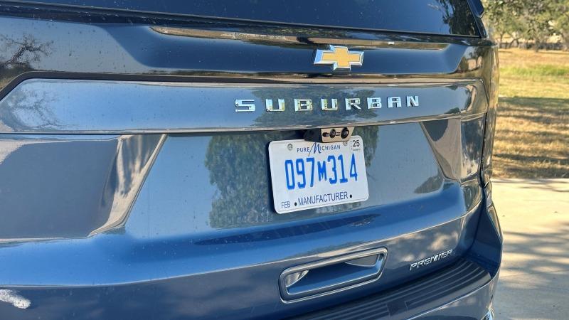 2025-chevrolet-suburban-badge.jpg