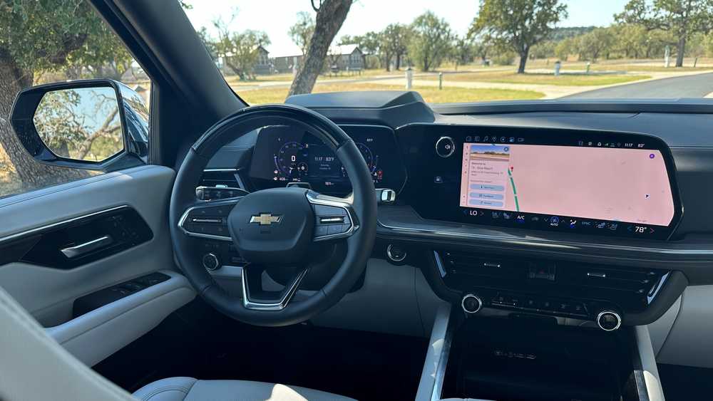 2025-chevrolet-suburban-dash.jpg