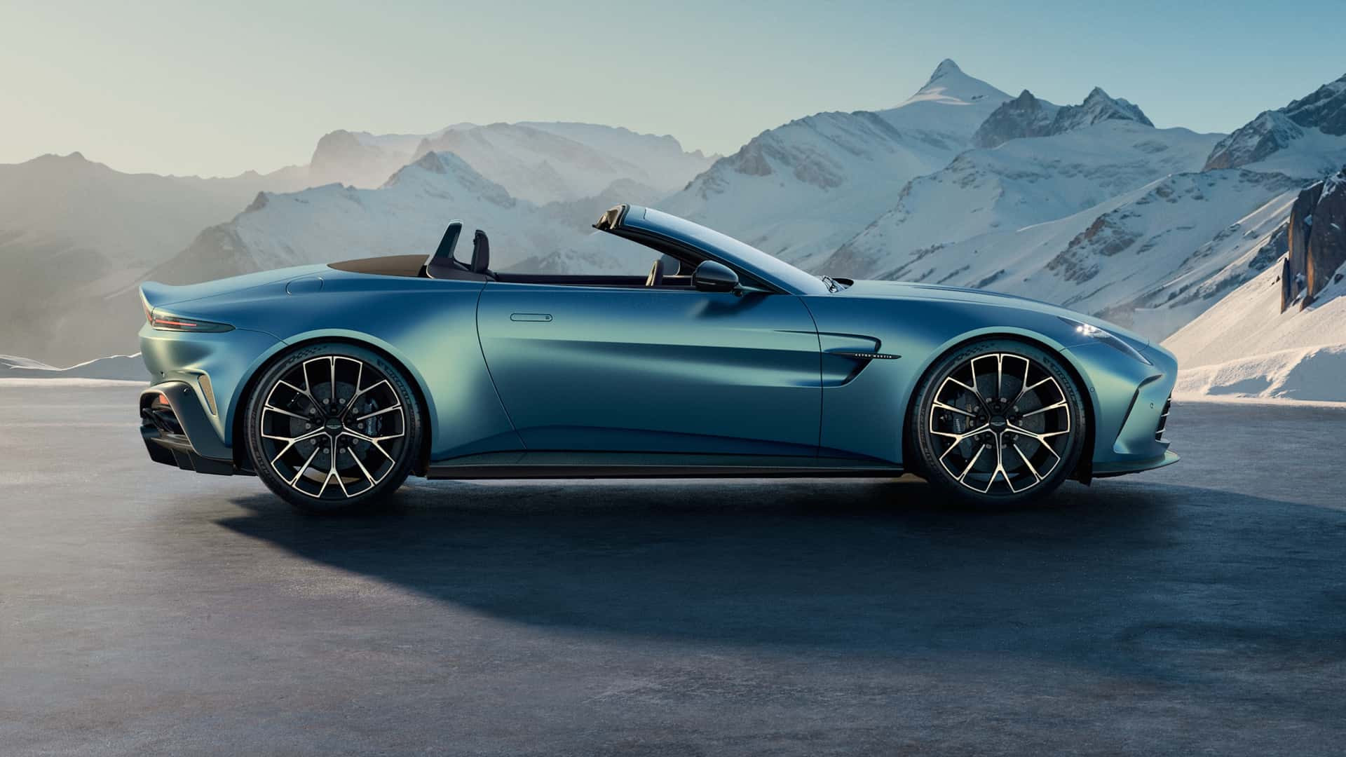 aston-martin-vantage-roadster-profile-1.jpg