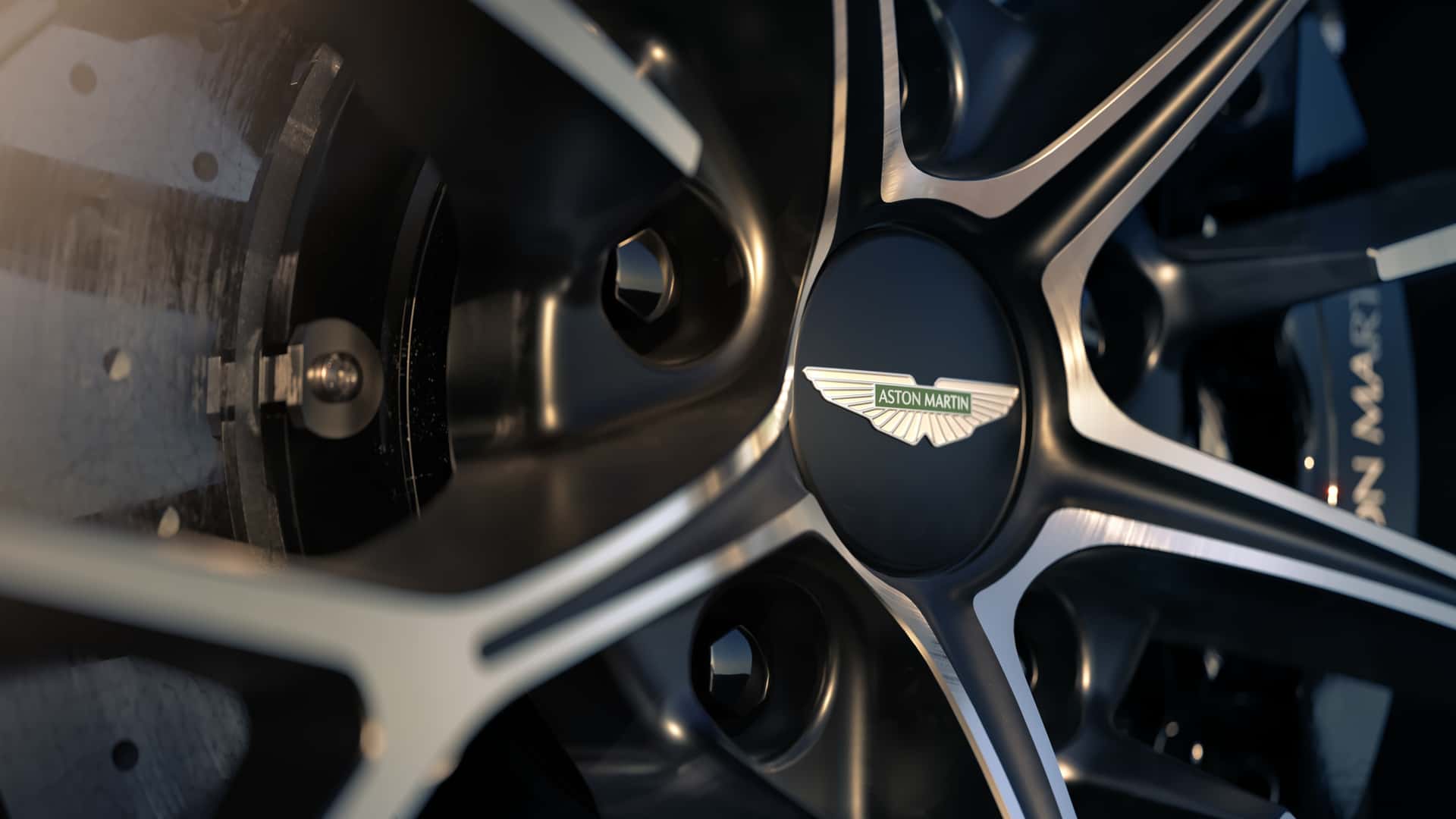 aston-martin-vantage-roadster-wheel.jpg