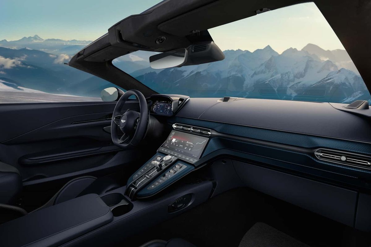 aston-martin-vantage-roadster-interior-2.jpg