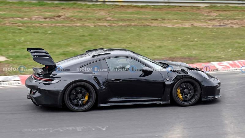 porsche-911-gt2-rs-test-mule-spy-photo-8.jpg