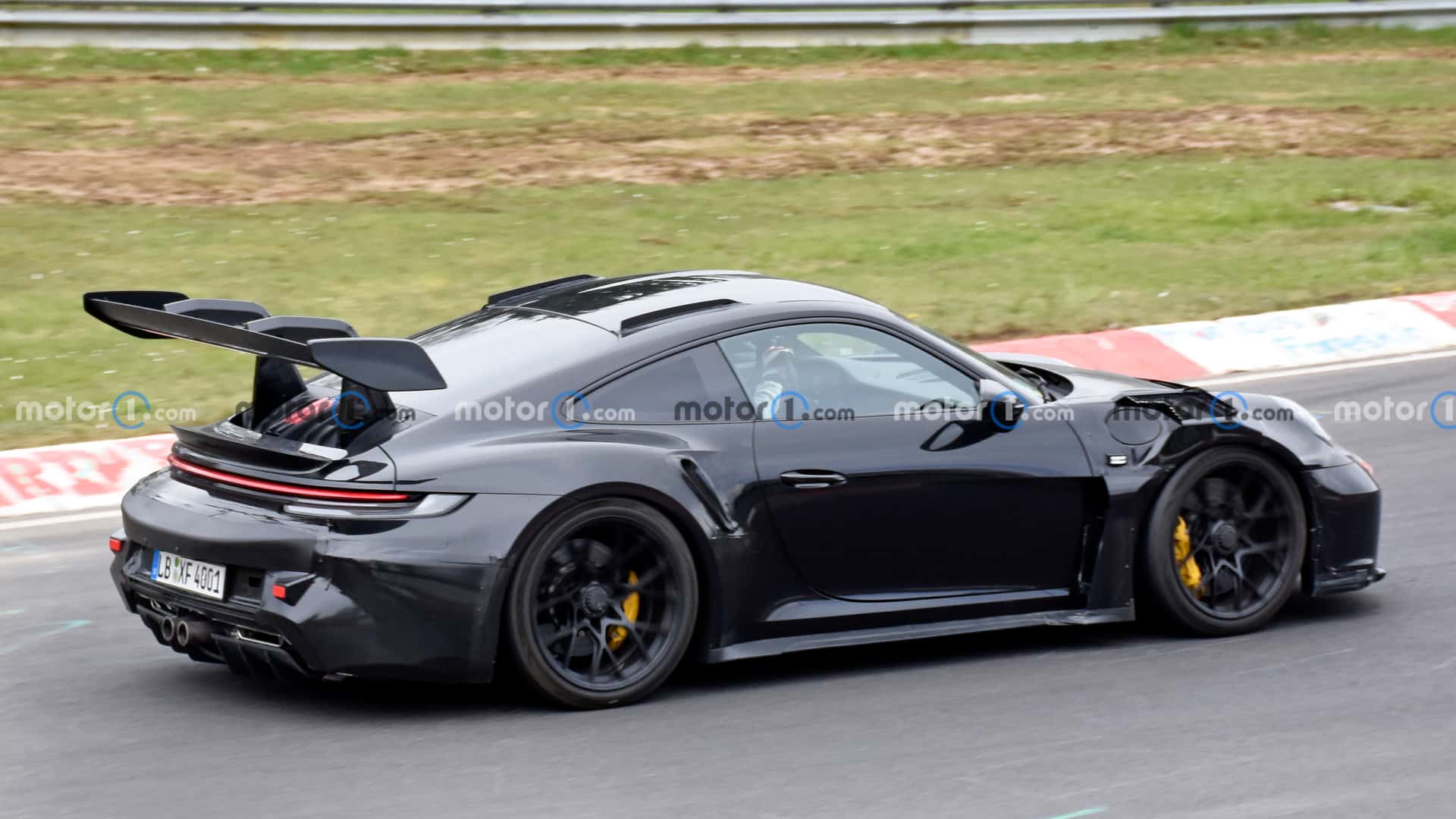 porsche-911-gt2-rs-test-mule-spy-photo-9.jpg