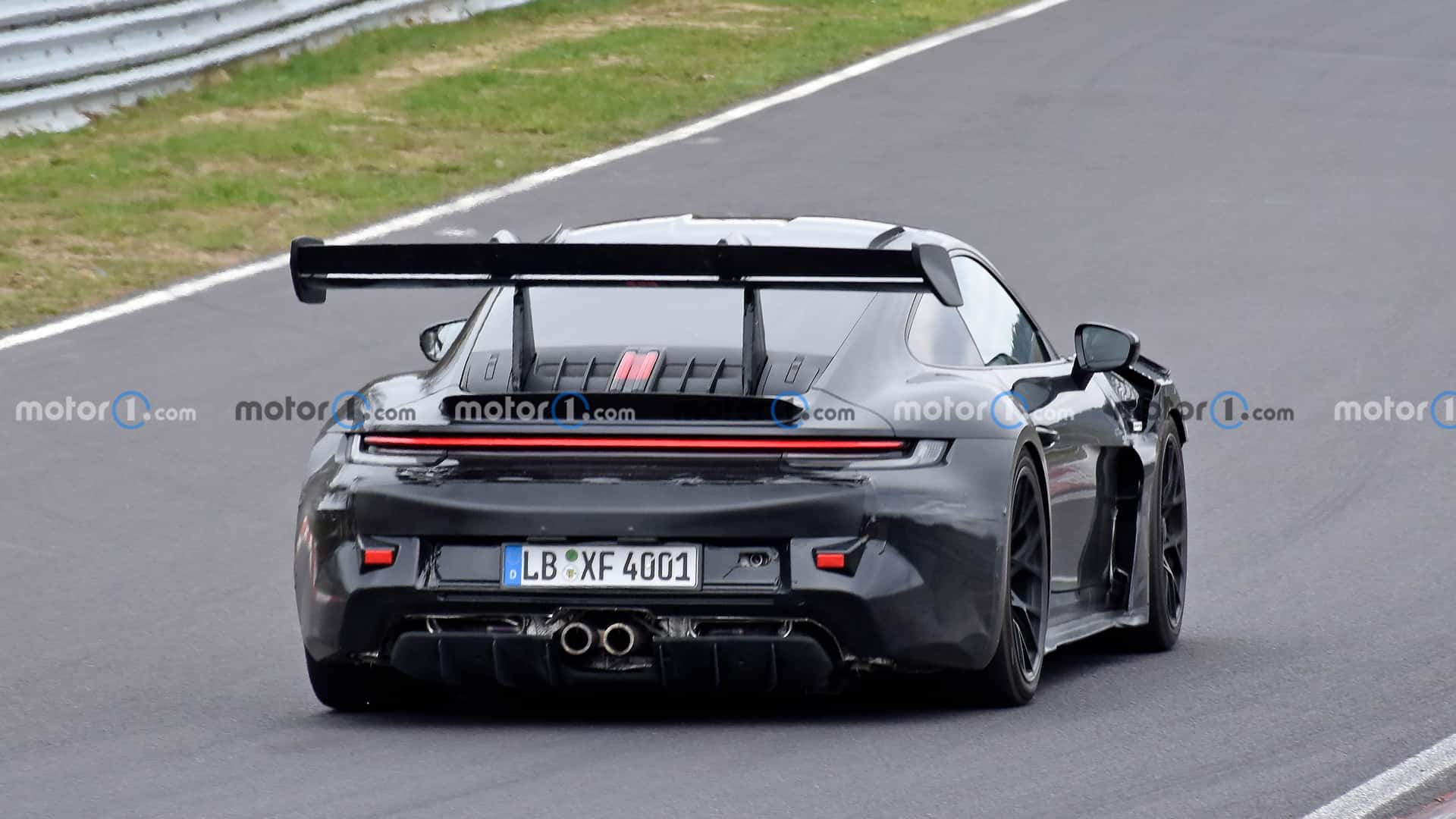 porsche-911-gt2-rs-test-mule-spy-photo-13.jpg