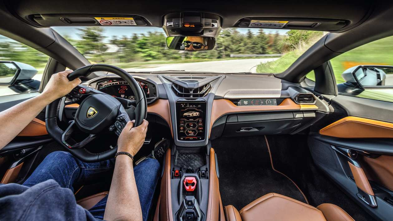 Lamborghini Revuelto great drives-4.jpg