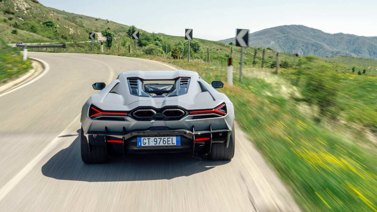 Lamborghini Revuelto great drives-9.jpg