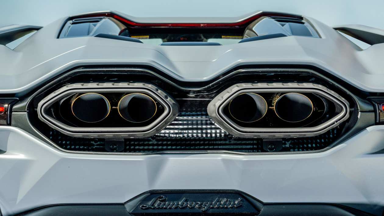 Lamborghini Revuelto great drives-17.jpg