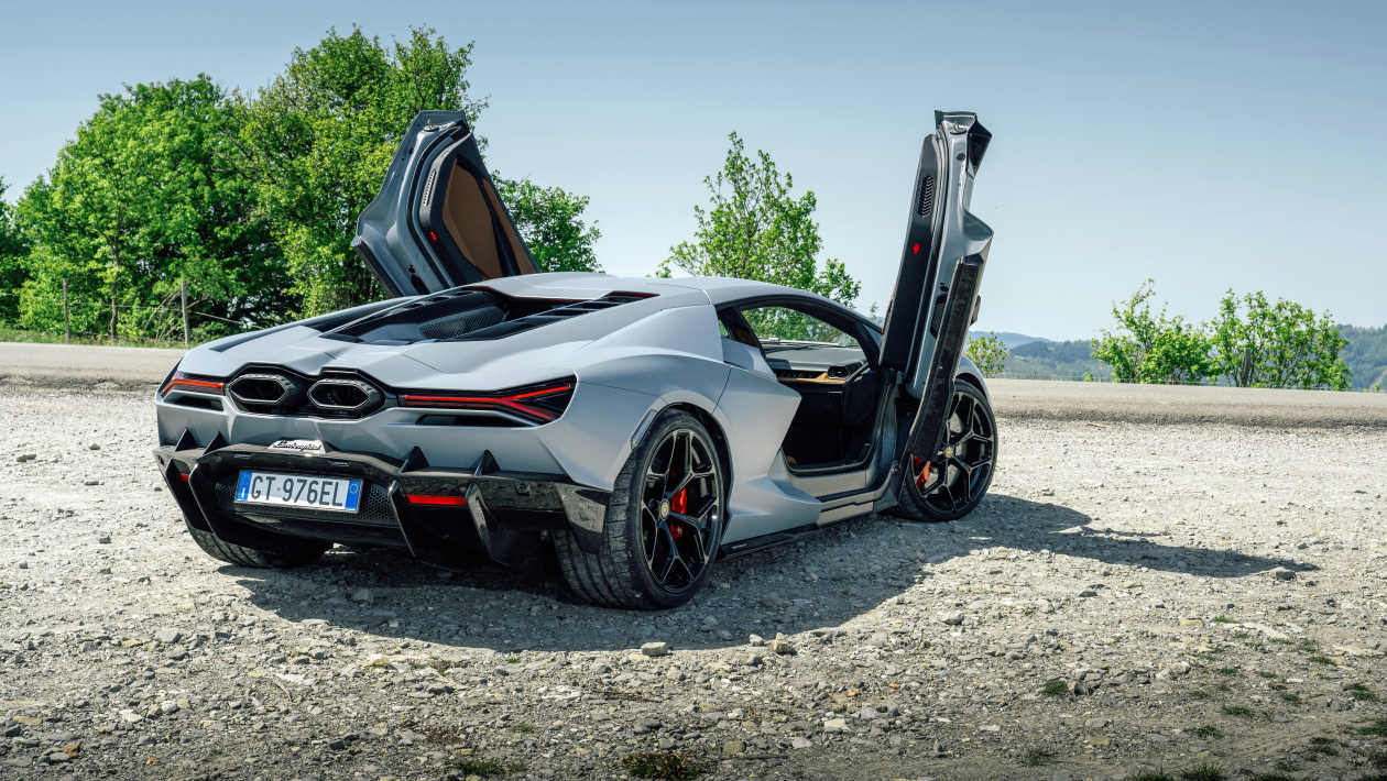Lamborghini Revuelto great drives-7.jpg