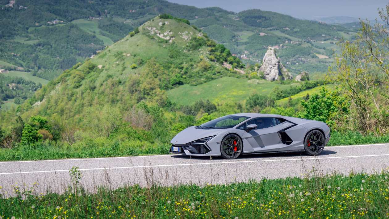 Lamborghini Revuelto great drives-14.jpg