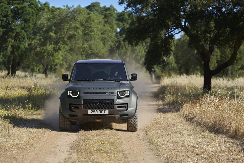 land-rover-defender-octa-3-66865eda3e3a3.jpg