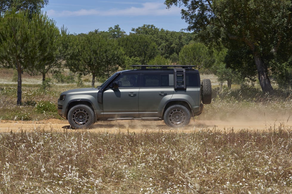 land-rover-defender-octa-2-66865ed99d077.jpg