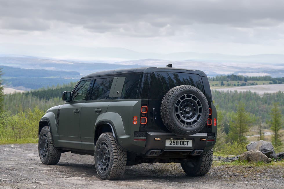 land-rover-defender-octa-5-66865ed804cf8.jpg