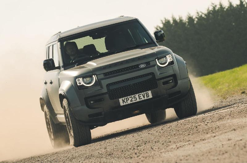 land-rover-defender-octa-rt-2025-front-actoin-46.jpg