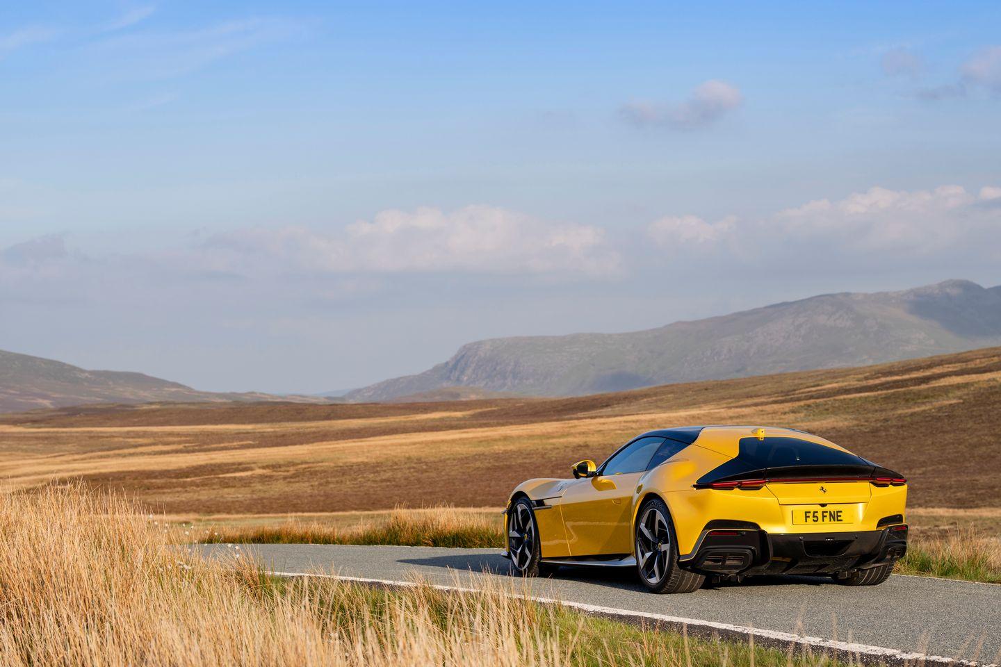 ferrari-12cilindri-S4892219-2.jpg