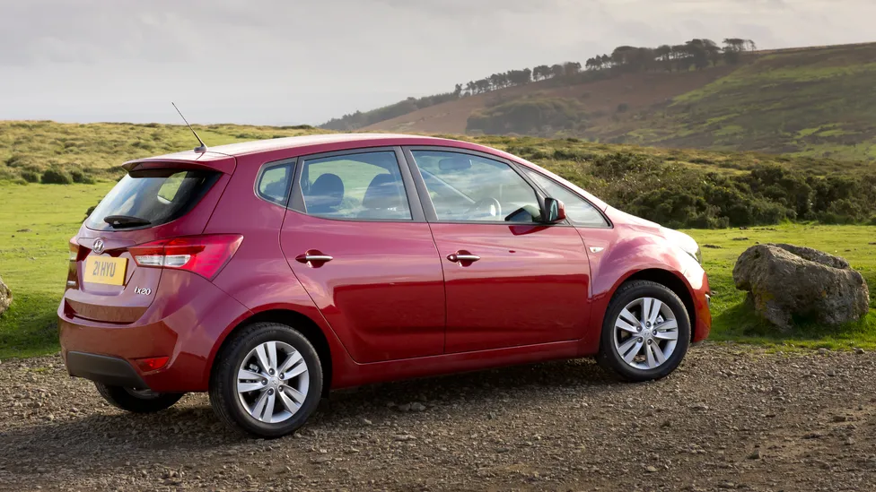 buyers_guide_-_hyundai_ix20_2014_-_rear.webp