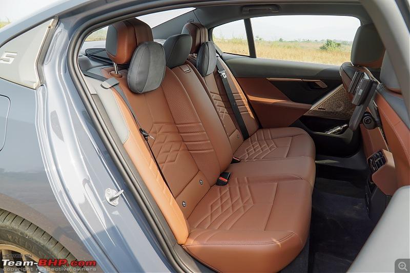 2024_bmw_5_series_interior_25.jpg
