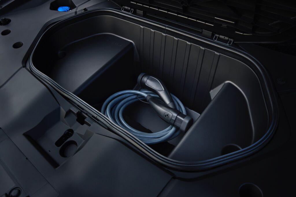 BMW-iX3-Interieur-Neue-Klasse-NA5-Frunk-Ladekabel-1024x683.jpg