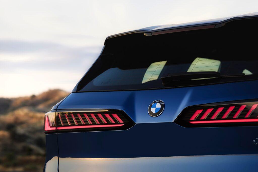 BMW-iX3-Neue-Klasse-NA5-M-Sport-Ocean-Wave-Blue-Elektro-22-1024x681.jpg