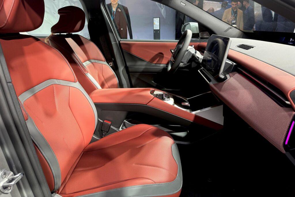 BMW-iX3-Interieur-Castanea-Live-Fotos-NA5-Neue-Klasse-Innenraum-03-1024x683.jpg