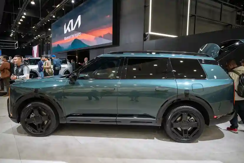 kia-telluride-2027-03-exterior-side.webp