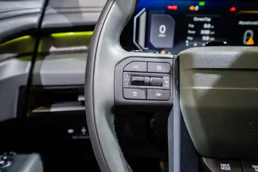 kia-telluride-2027-07-interior-steering-wheel-buttons.webp