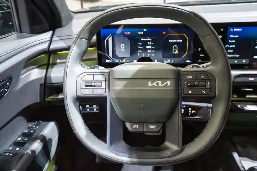 kia-telluride-2027-06-interior-steering-wheel.webp