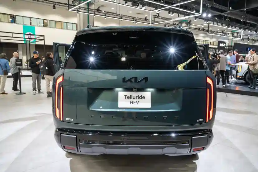kia-telluride-2027-15-exterior-rear.webp