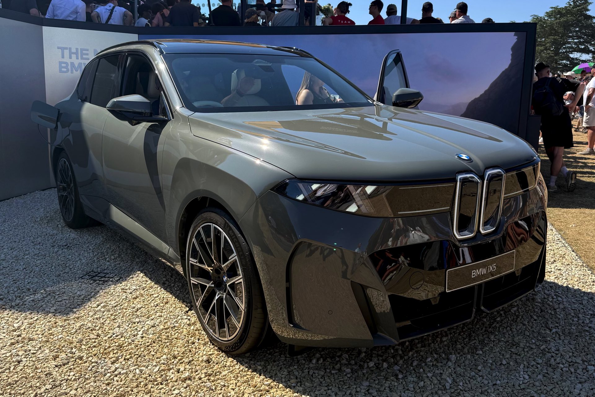 2027-BMW-iX5-G65-Grey-Pine-M-Sport-Live-Goodwood-FoS-01.jpg