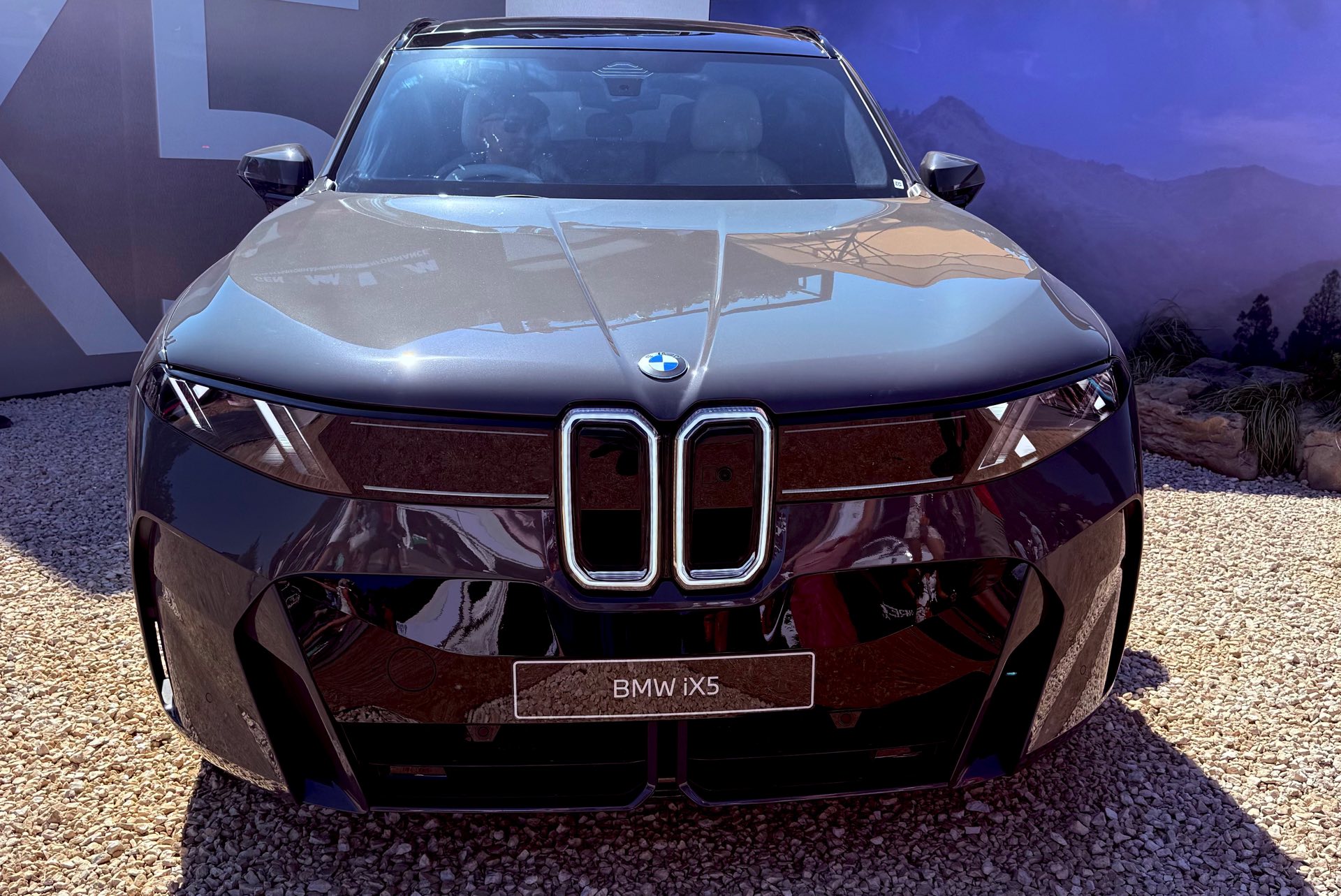 2027-BMW-iX5-G65-Grey-Pine-M-Sport-Live-Goodwood-FoS-02.jpg