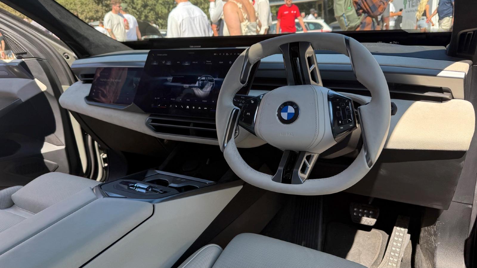 2027-BMW-iX5-G65-Grey-Pine-M-Sport-Live-Goodwood-FoS-Interieur-02.jpg