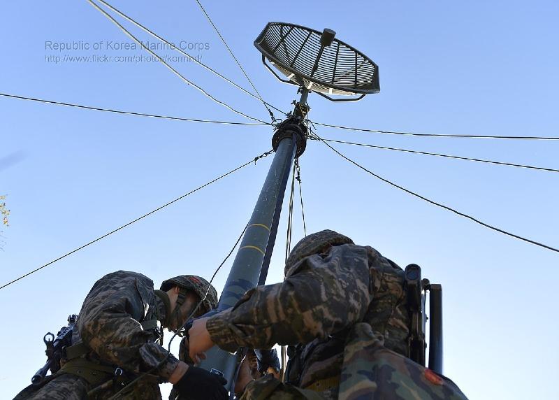 1200px-2013.11.12._해병대_제1사단_통신망_구성_훈련_Network_configuration_training_of_Rep.Of_Korea_Marine_Corps_1st_diuision_(10865929654).jpg