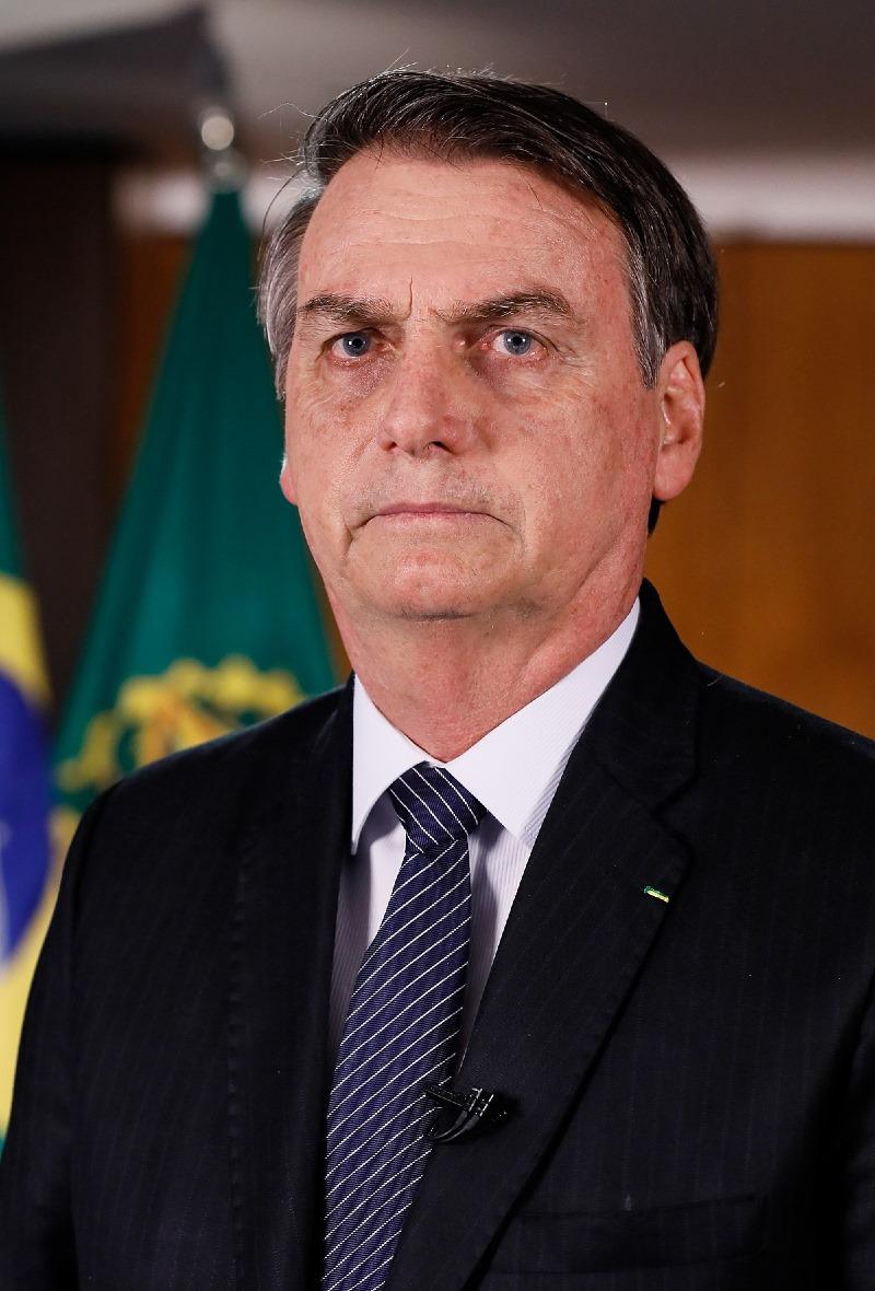 1200px-Jair_Bolsonaro_em_24_de_abril_de_2019_(1)_(cropped).jpg
