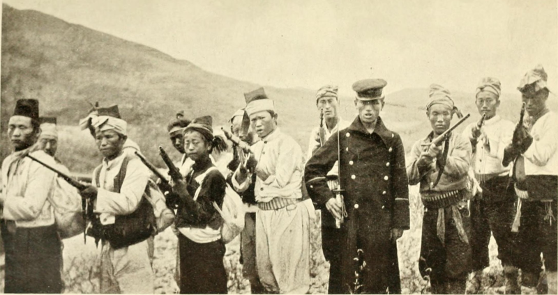Company_of_Korean_rebels_1907_by_F.A._McKenzie_from_Tragedy_of_Korea_losslessrotate0_35cropped.png