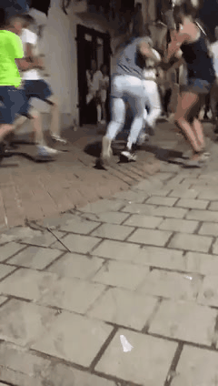 991973505C852D7504.gif