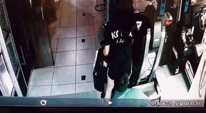 Eg05d1020b18444f.gif