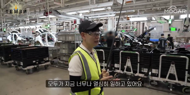 테슬라 모델Y 이렇게 만든다.테슬라 공장 기가 상하이 세계 최초 공개.mp4_000506772.png