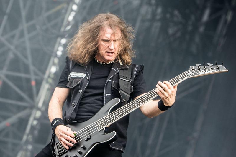 david_ellefson_playing_bass_onstage_live_with_megadeth.jpg