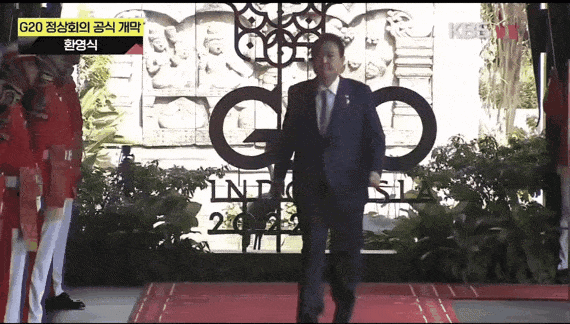 kiss1669690423_1875852540.gif