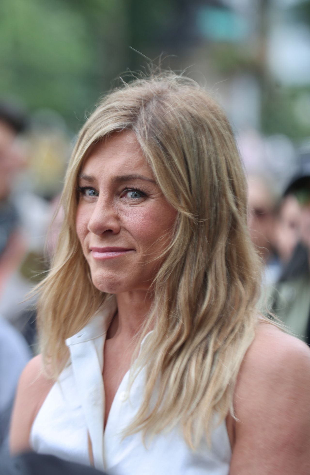 jennifer-aniston-the-morning-show-set-in-new-york-07-27-2024-7.jpg