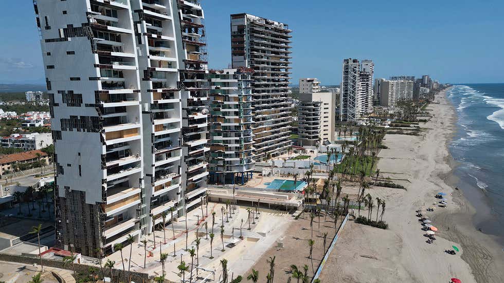 otis-acapulco-high-rise-damage-getty-24feb24.jpg