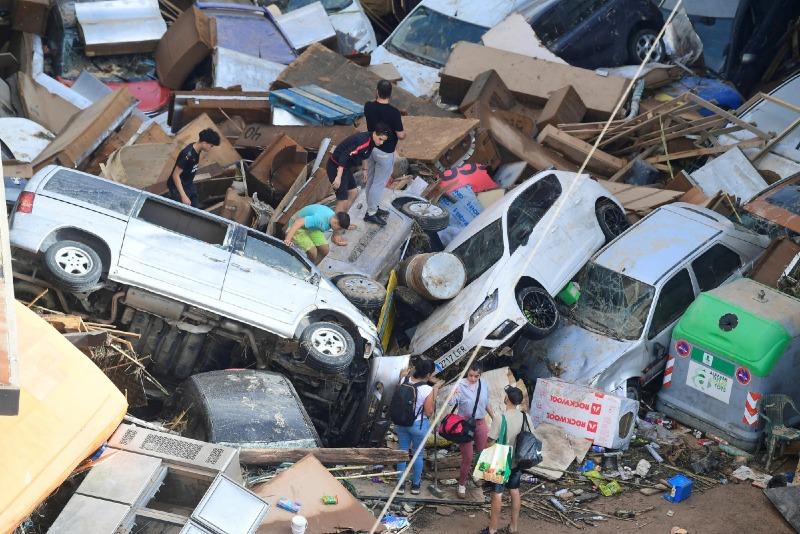 1710560-les-inondations-ont-seme-le-chaos-dans-la-region-de-valence-en-espagne.jpg