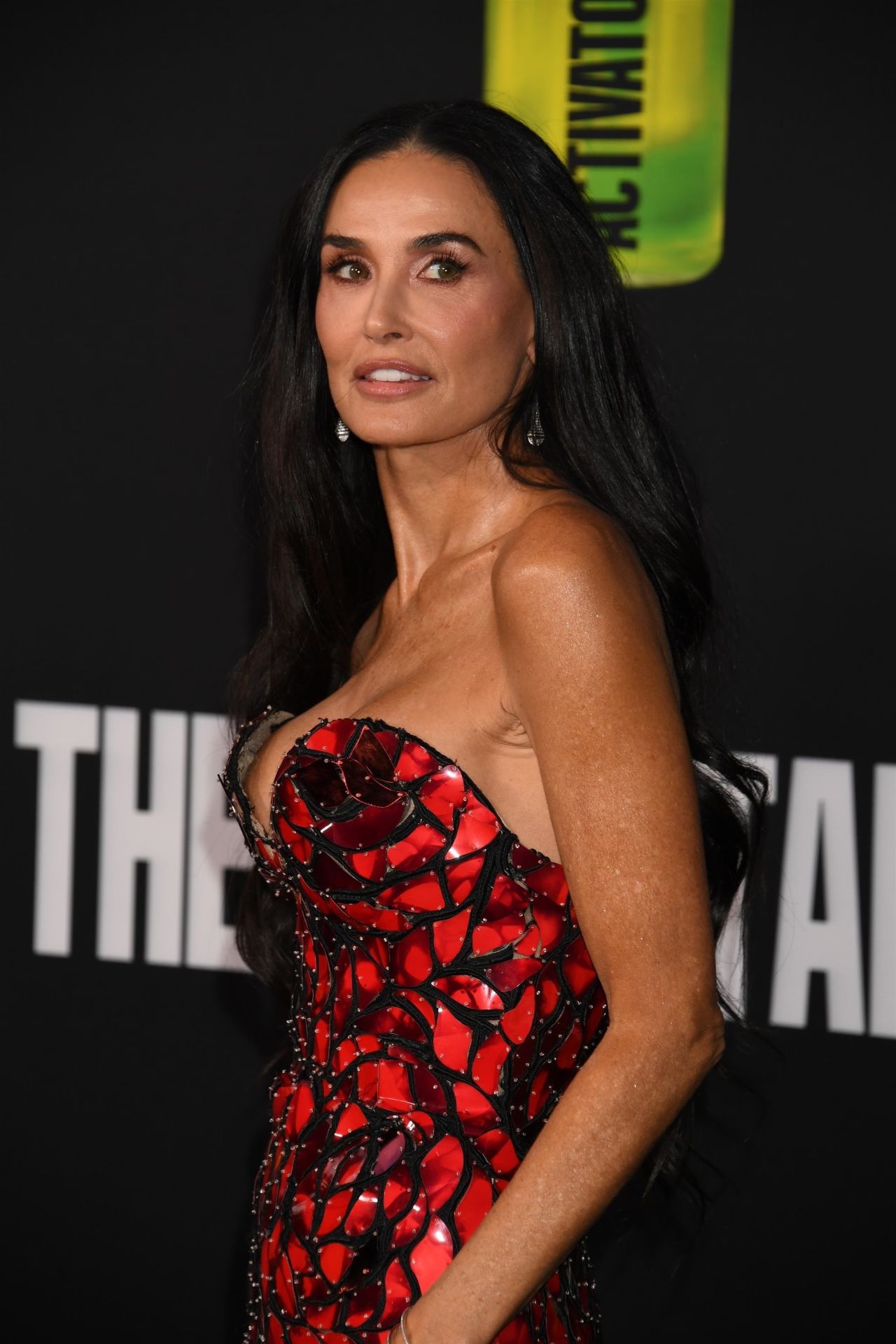 demi-moore-defies-time-stunning-in-red-at-the-substance-premiere-7.jpg