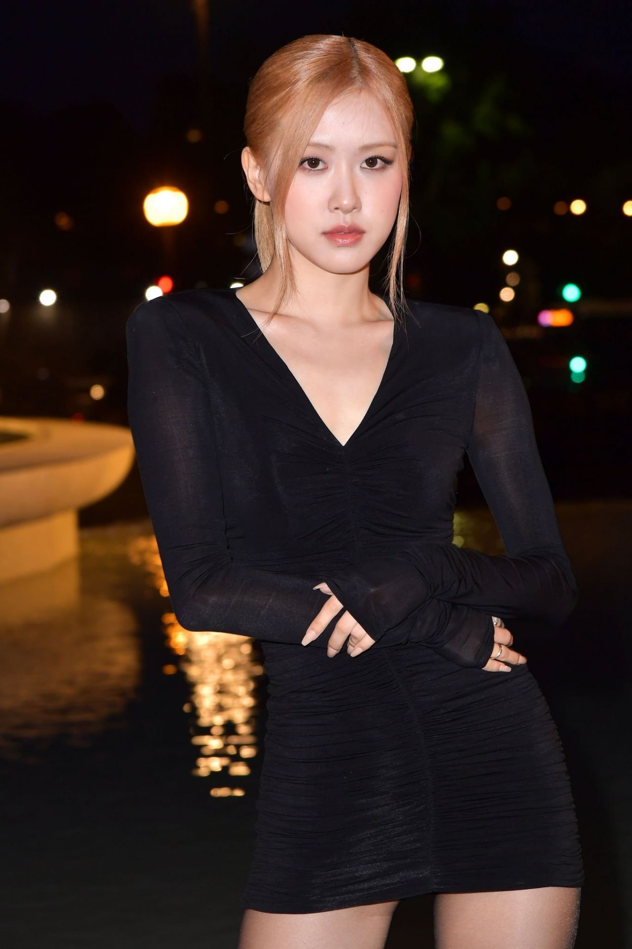 rose-blackpink-saint-laurent-fashion-show-in-paris-09-27-2022-0.jpg