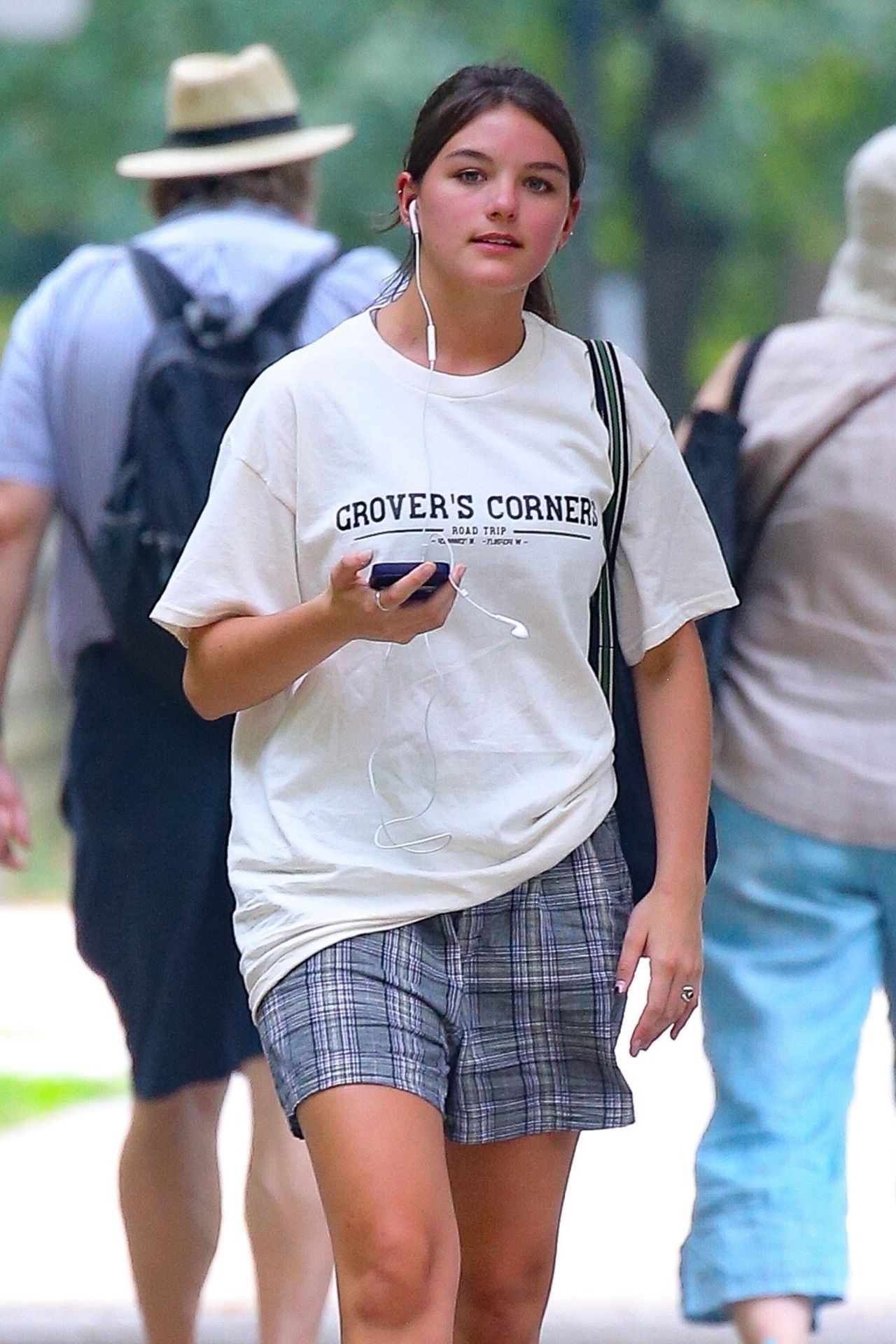 suri-cruise-out-in-new-york-city-s-central-park-08-14-2024-5.jpg