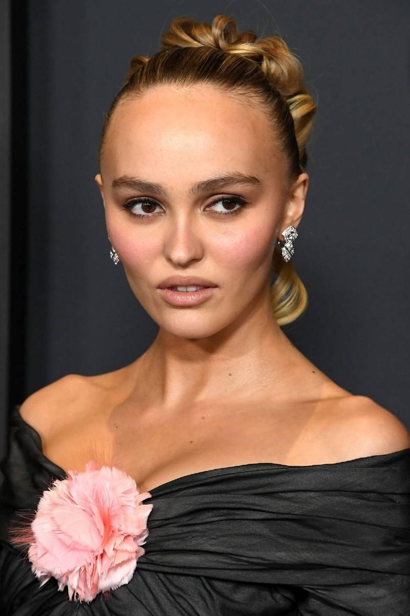 Lily-Rose-Depp-attends-the-15th-annual-Governors-Awards-at-Dolby-Theatre-in-Los-Angeles-171124_13(1).jpg