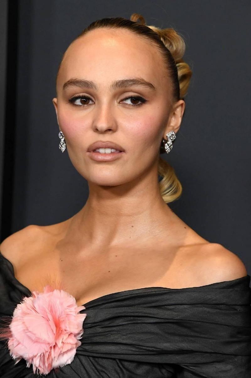 Lily-Rose-Depp-attends-the-15th-annual-Governors-Awards-at-Dolby-Theatre-in-Los-Angeles-171124_10(1).jpg