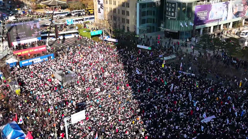 윤석열 대통령 탄핵 반대 광화문 역대급 모였다! 드론영상 South Korean President's Anti-Impeachment Rally (drone footage).mp4_000732465.png